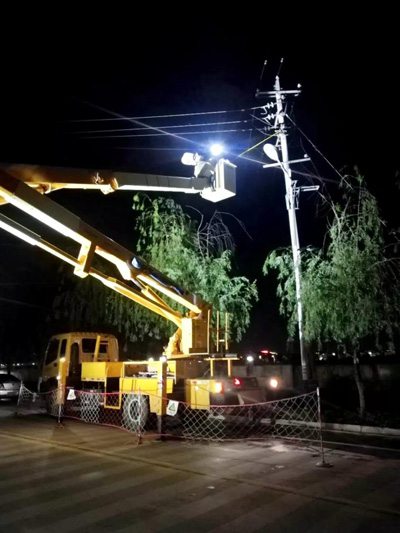 一場雷陣雨擊毀小區電纜線